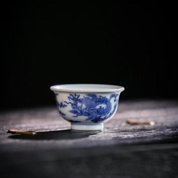 Small Dragon Pattern Press Hand Cup